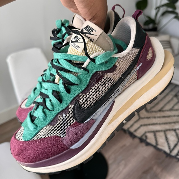 Nike Sacai Vaporwaffle in Villain Red - Picture 1 of 9